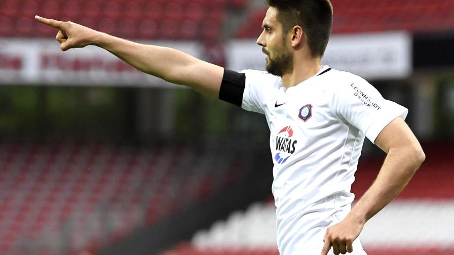 Futbolista en Alemania abraza a chofer que salvó su vida