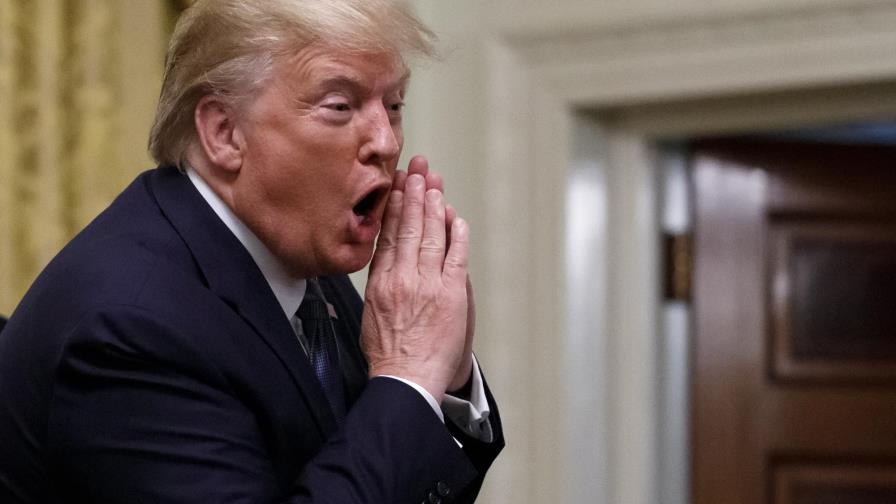 Trump decreta restringir visas a personas sin seguro