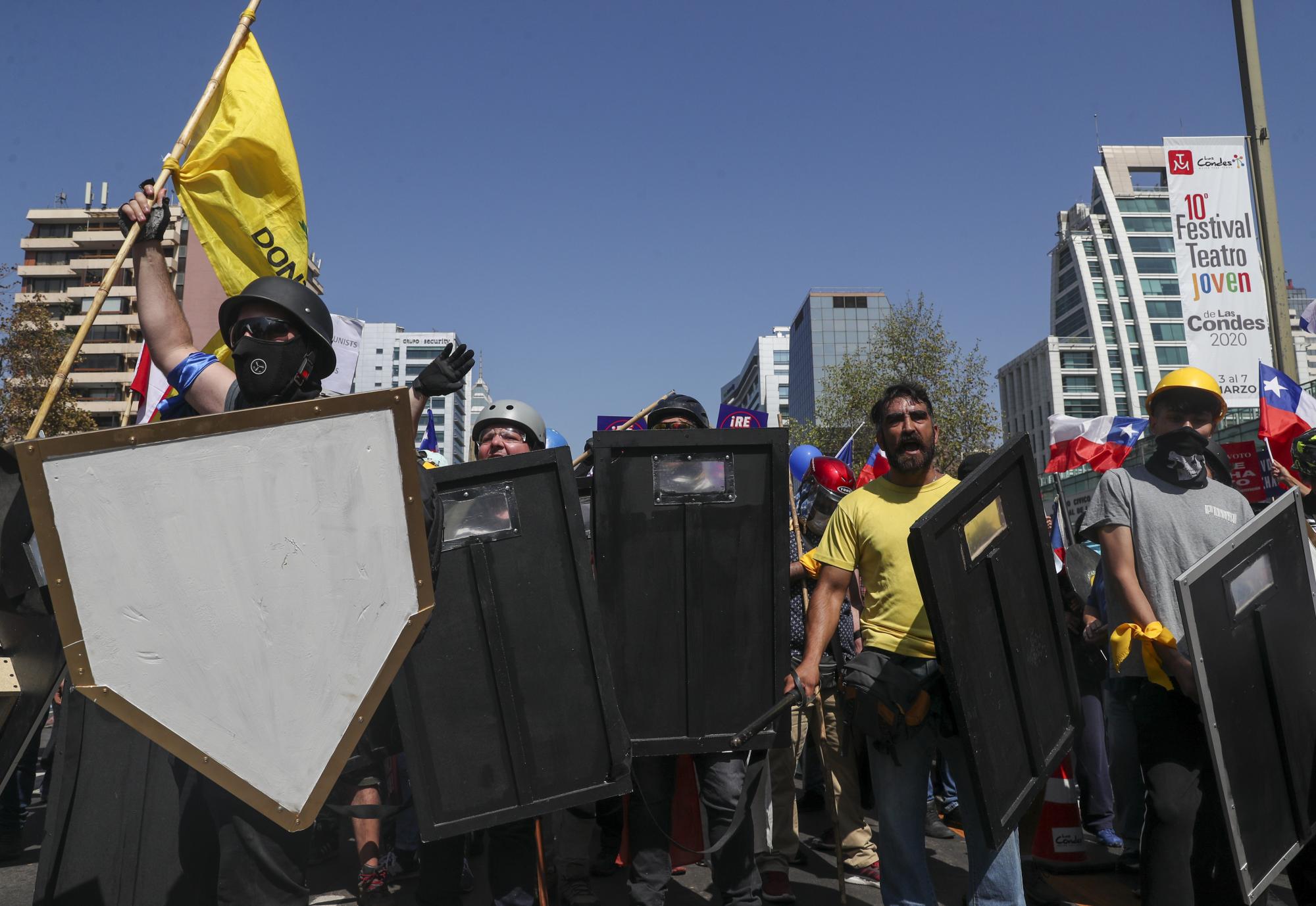 Manifestantes rechazan una nueva constitución en Chile Manifestantes rechazan una nueva constitución en Chile