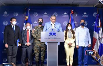 Gobierno da ultimátum de tres meses a empresas que tienen extranjeros contratados de manera irregular 