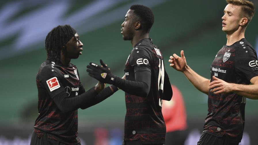 Leverkusen somete a un Schalke que lleva 26 duelos sin ganar Leverkusen somete a un Schalke que lleva 26 duelos sin ganar