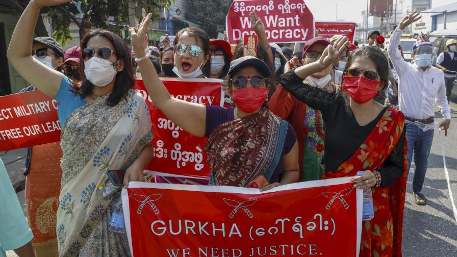 Minorías se unen a protestas masivas contra golpe en Myanmar