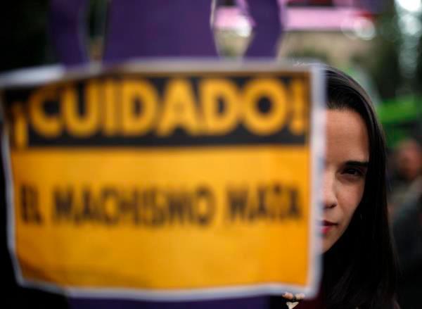 UE en Colombia alerta del coronamachismo, la pandemia que solo mata mujeres