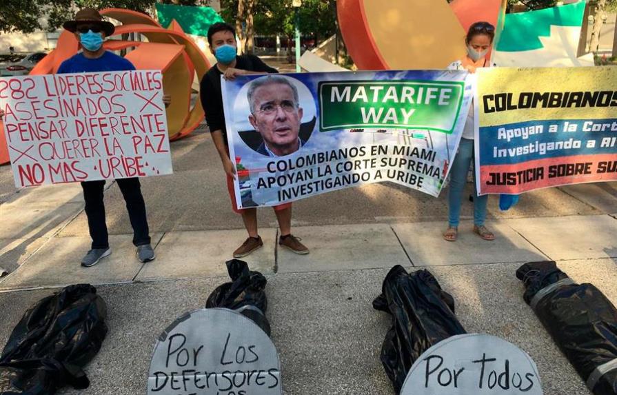 Más de 14.000 personas piden que Álvaro Uribe no tenga una calle en Miami