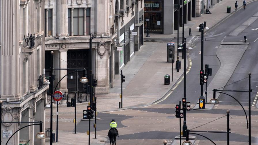 La economía británica podría sufrir una caída récord del 35 % en junio