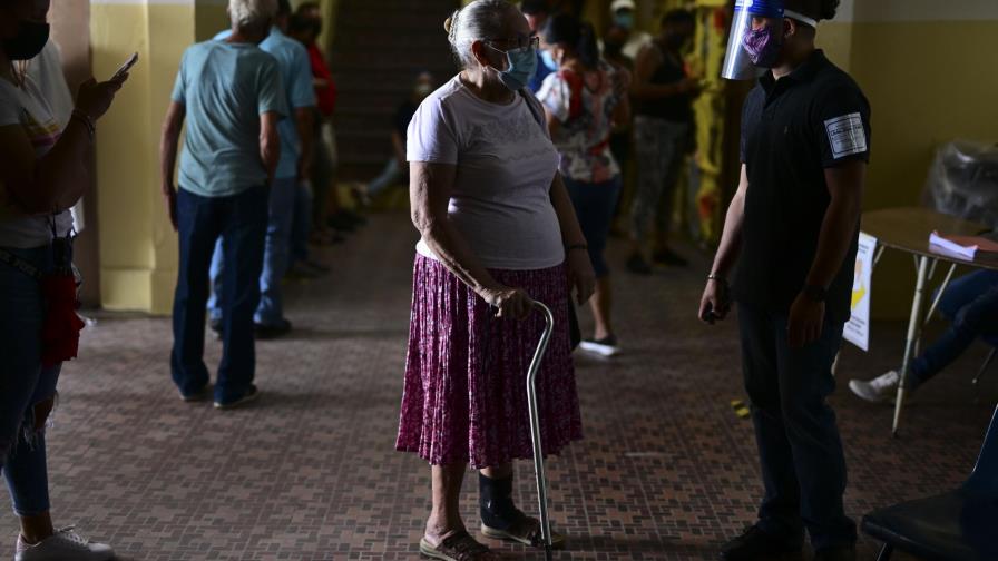 Puerto Rico: Continúa votación por largas filas