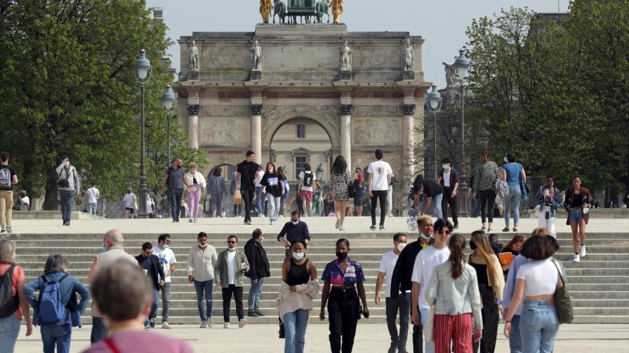 Francia investiga si ministros violaron restricciones COVID