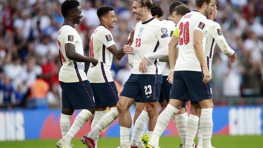 Saka recibe el cariño de Inglaterra al marcar en Wembley