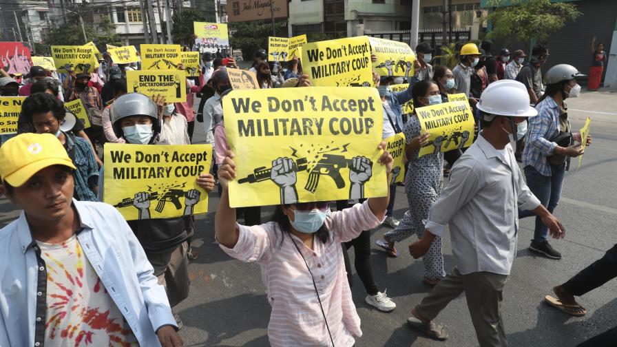Junta militar de Myanmar declara ley marcial