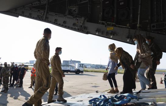 Afganistán: Al menos 72 muertos en ataque contra aeropuerto