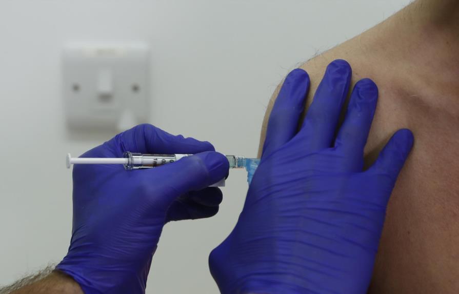 OMS: Asesores recomiendan tres dosis de vacuna en ciertos casos