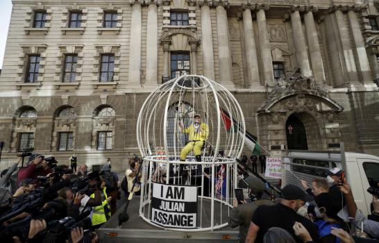 Vivienne Westwood lidera protesta a favor de Assange