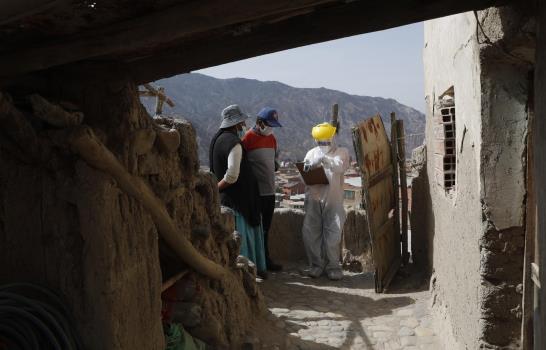 Bolivia cambia ministro de Economía e inicia testeos en casa