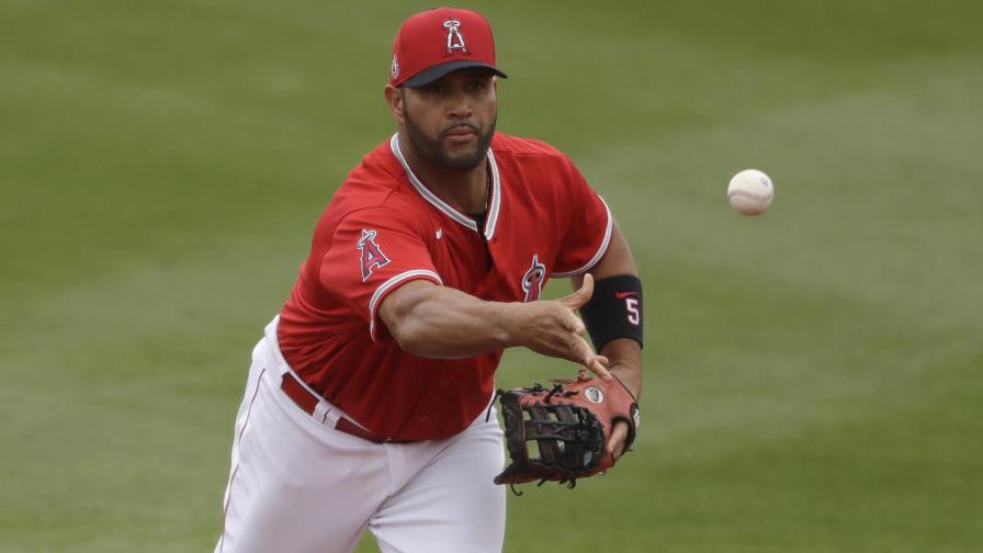 Fuente AP: Pujols paga a dominicanos colocados bajo licencia