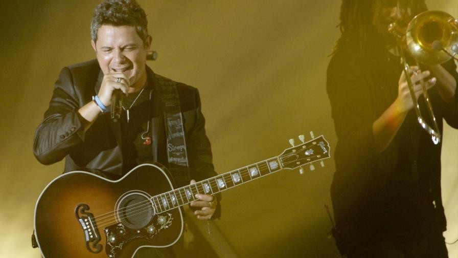 Sanz convoca a amigas, honra a José Jose en el Foro Sol