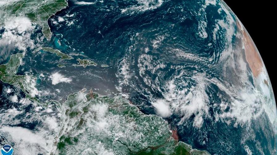 EEUU vigila sistema que puede convertirse en la tormenta Isaías