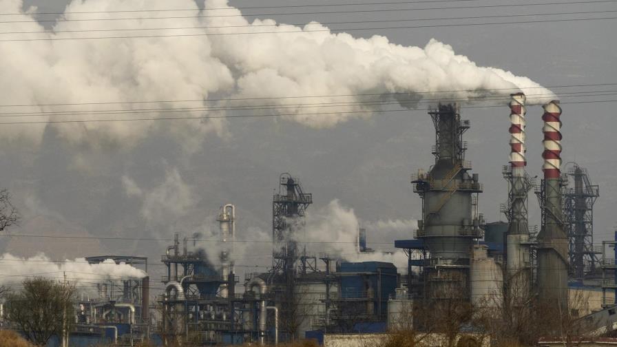 Fábricas y hogares de China lidian con cortes eléctricos