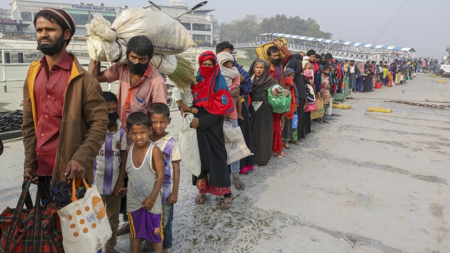 Barco con refugiados rohinya está a la deriva, alerta la ONU
