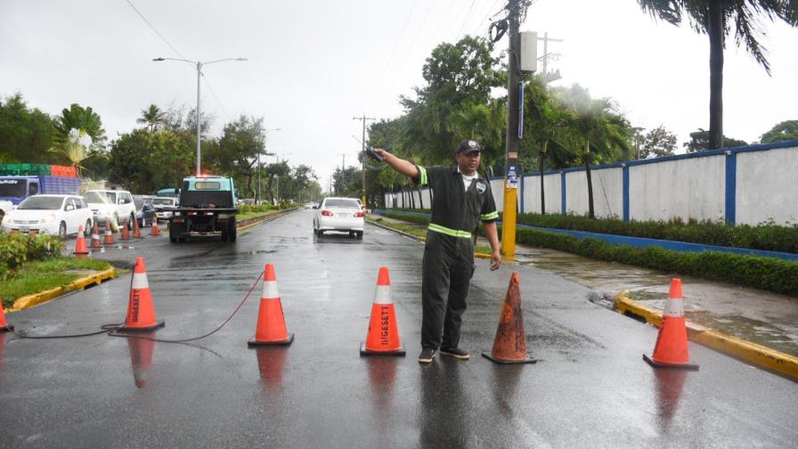 Restringen paso por el malecón de la capital y la avenida España