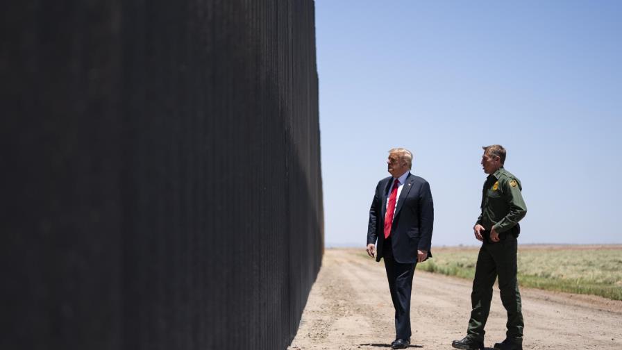 Trump critica muro fronterizo aunque es de sus partidarios