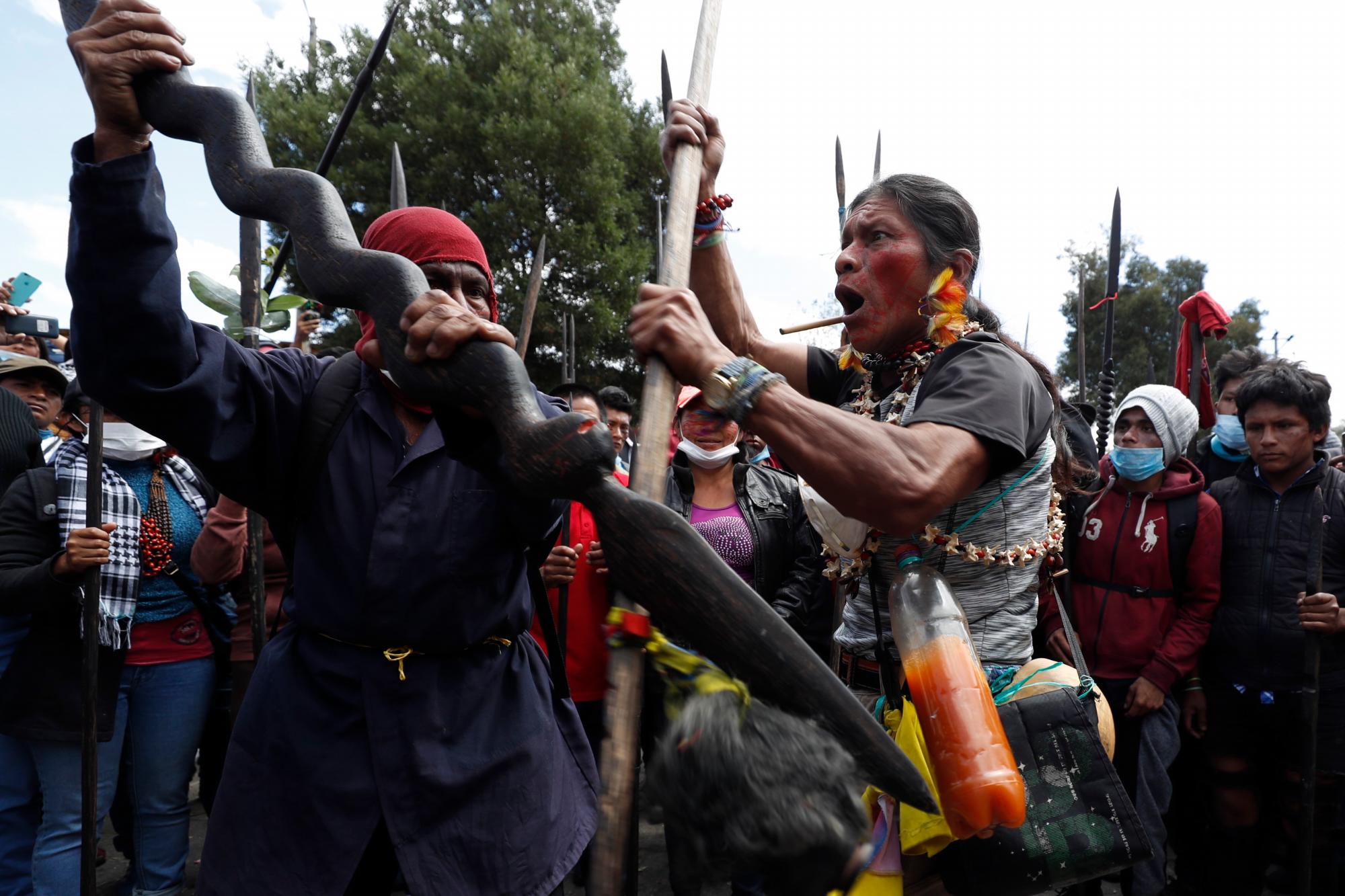 Indígenas amazónicos de la provincia de Pastaza participan este viernes de una protesta en Quito (Ecuador). 