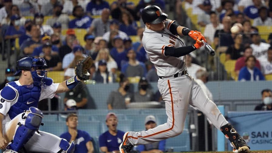 Gigantes ganan a Dodgers con un jonrón de Flores en el 9no