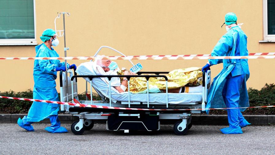 Francia suma 833 muertes por coronavirus en un día hasta casi 9,000 víctimas