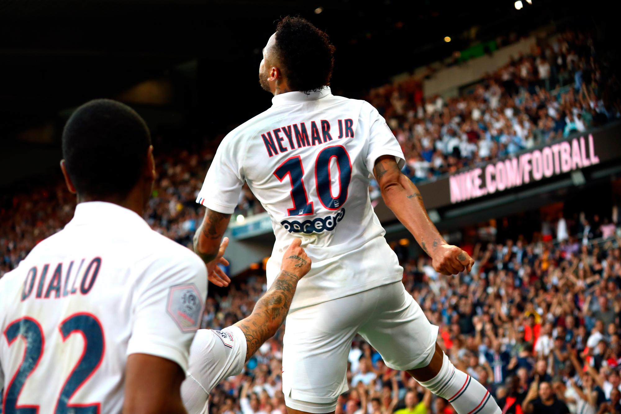 Luego de ser abucheado, Neymar logró los aplausos de los aficionados del PSG, cuando anotó el gol que le dio la victoria al conjunto de Francia.