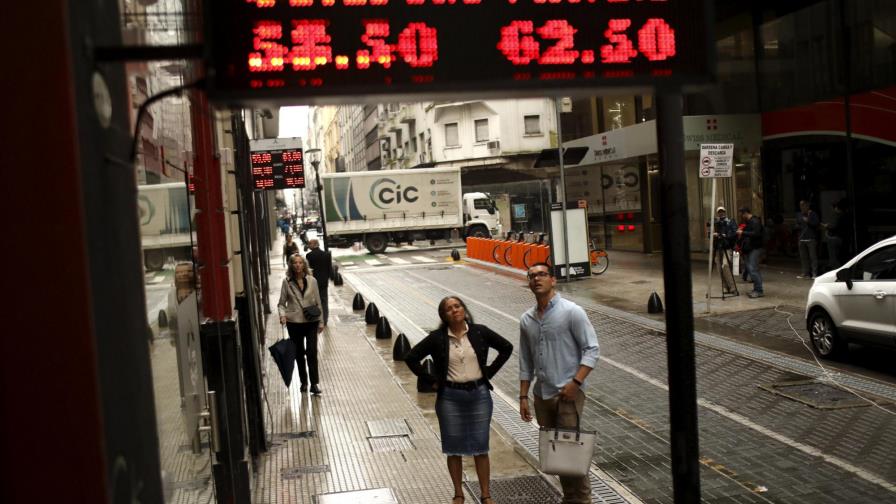 Argentina: límite sobre dólares busca preservar reservas Argentina: límite sobre dólares busca preservar reservas