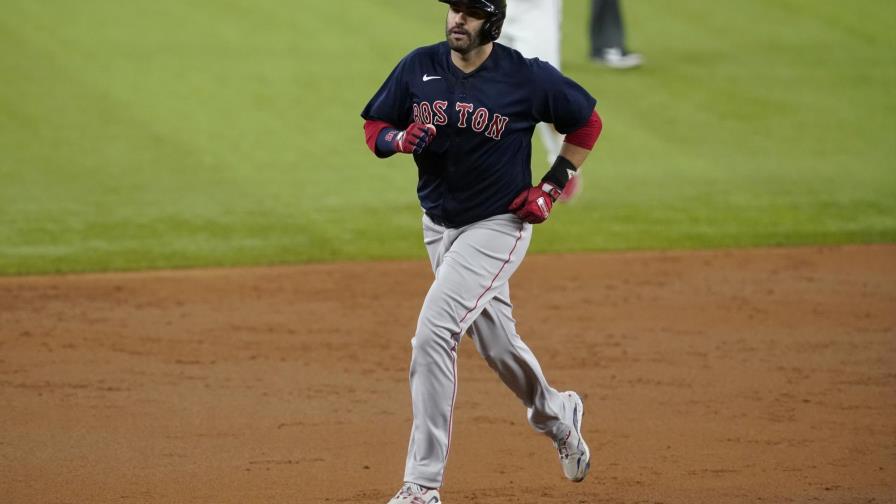 Martínez aporta 2 jonrones a triunfo de Medias Rojas