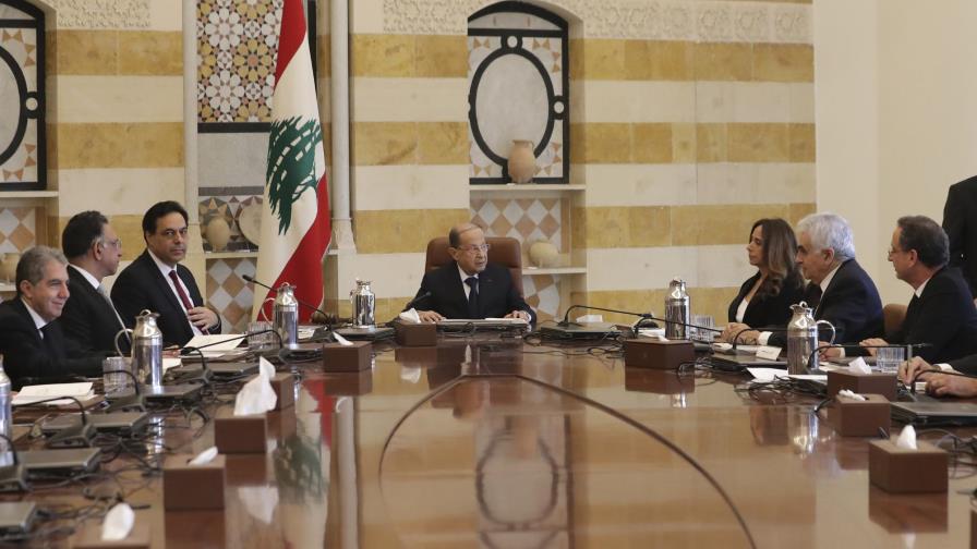 Gobierno libio se reúne por primera vez entre protestas