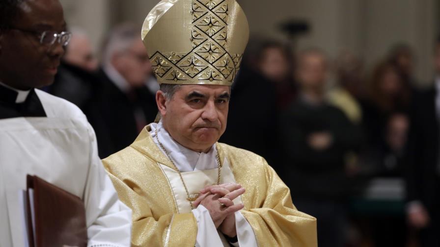 Vaticano: Cardenal Becciu renuncia en medio de escándalo