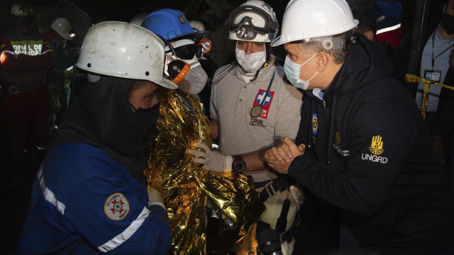 Rescatan a 3 mineros atrapados 5 días en mina de Colombia