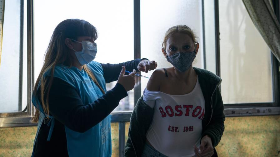 Tras arduas negociaciones, llegan vacunas Pfizer a Argentina