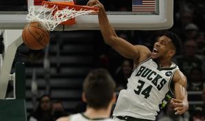 Giannis decide triunfo de Bucks sobre Hornets