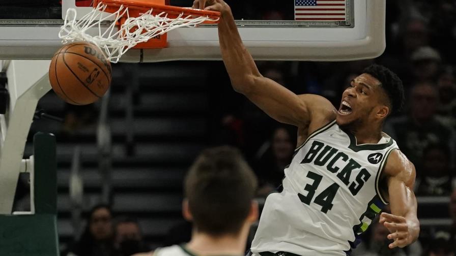 Giannis Antetokounmpo decide triunfo de Bucks sobre Hornets