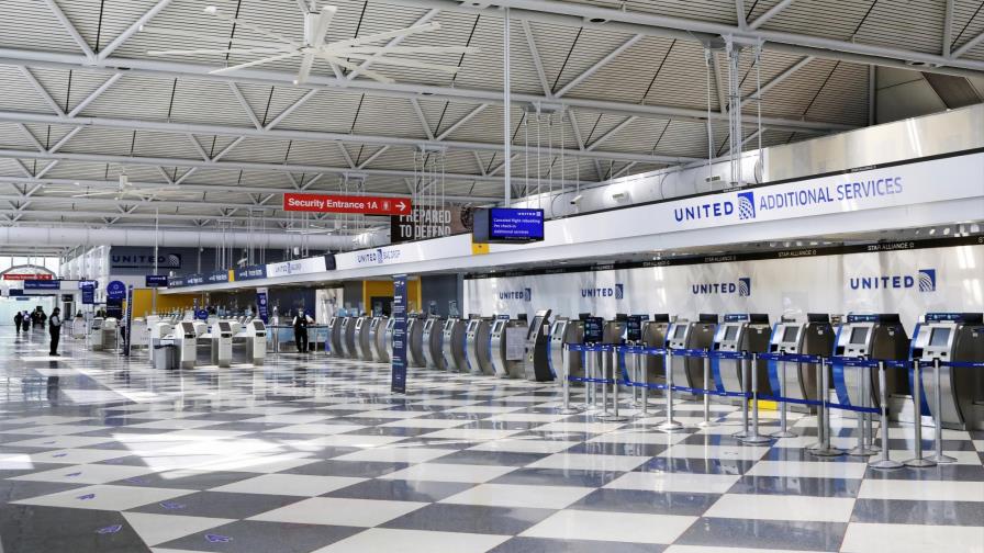 Solicitudes de ayuda por desempleo continúan altas en EEUU