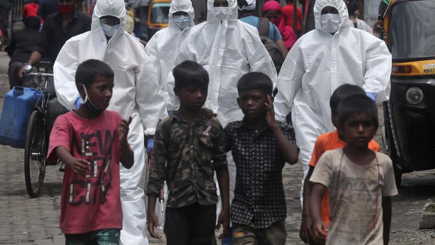 India rebasa los 800.000 casos de COVID-19