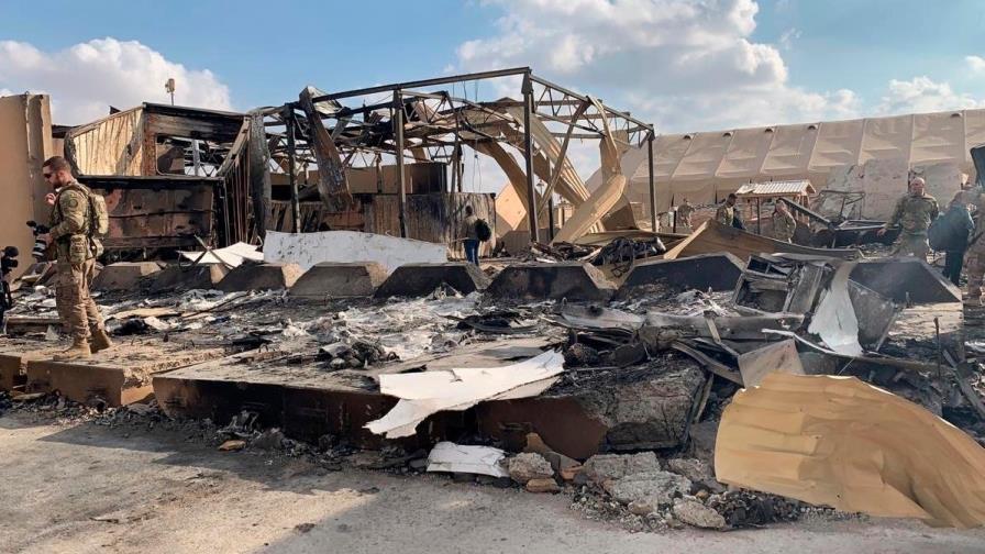 Soldados estadounidenses retiran escombros de base tras ataque iraní