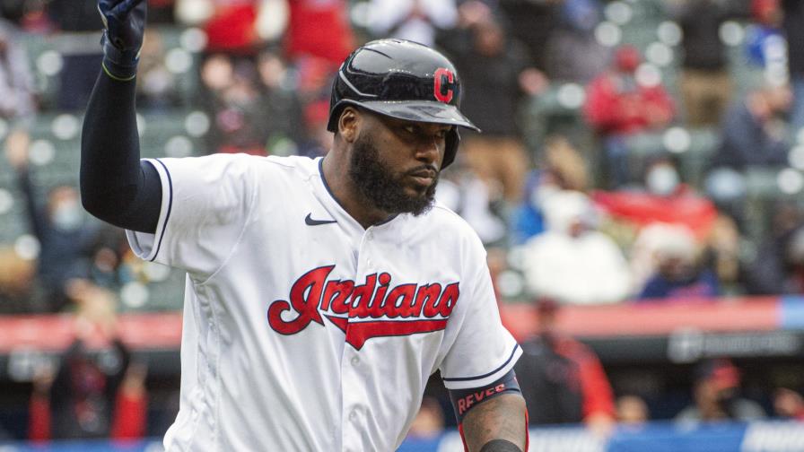 Jonrón de Franmil Reyes encamina a Indios a triunfo sobre Yanquis
