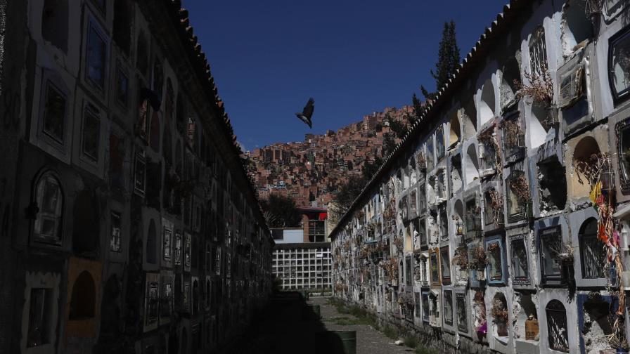 Bolivia relaja cuarentena aunque contagios aumentan