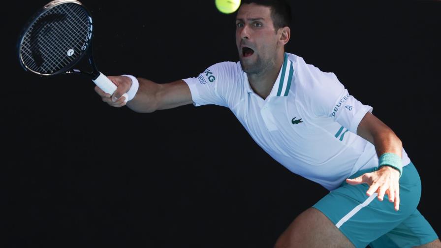 Djokovic somete a Tiafoe; Serena y Osaka triunfan tamibén en Australia