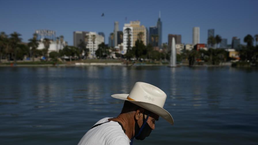 Densidad y pobreza mantienen a Los Ángeles batallando virus
