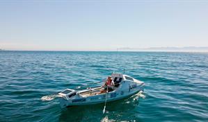 Un sudafricano impone récord mundial al cruzar el Atlántico a remo en 70 días