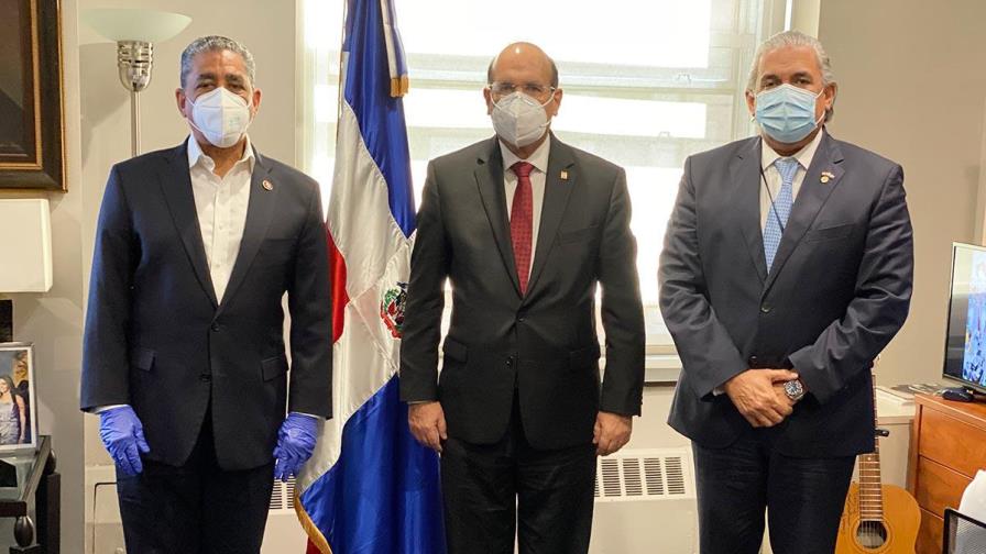 JCE se reúne con congresista Adriano Espaillat y cónsul dominicano en Nueva York Carlos Castillo