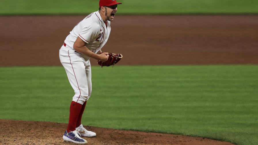 Votto aporta jonrón a victoria de Rojos sobre Cerveceros
