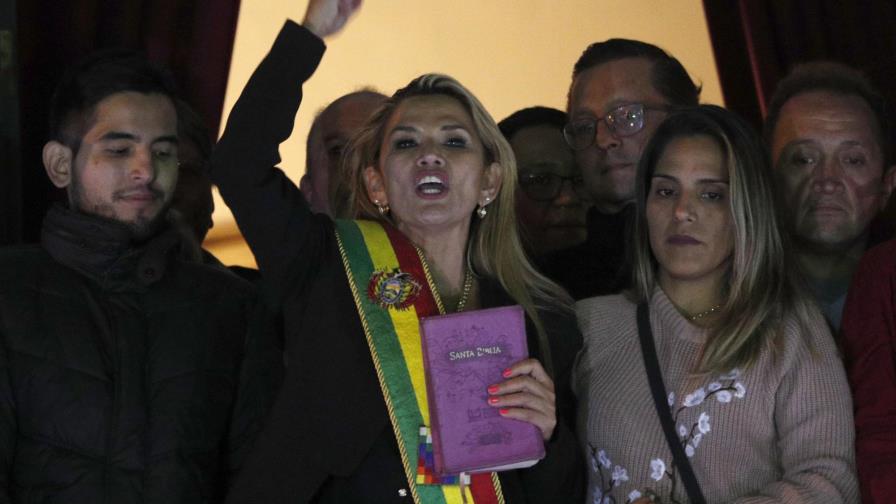 Áñez recibe críticas por libertad de expresión en Bolivia