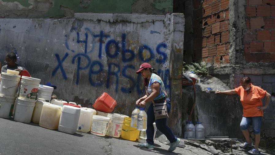 Sitios con escasez de agua podrían propagar más el virus