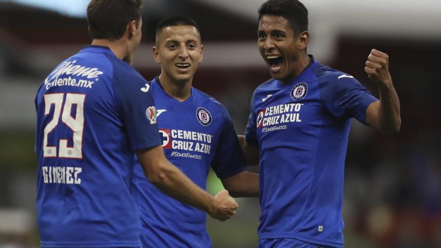 Cruz Azul golea a Santos y consigue su primer triunfo