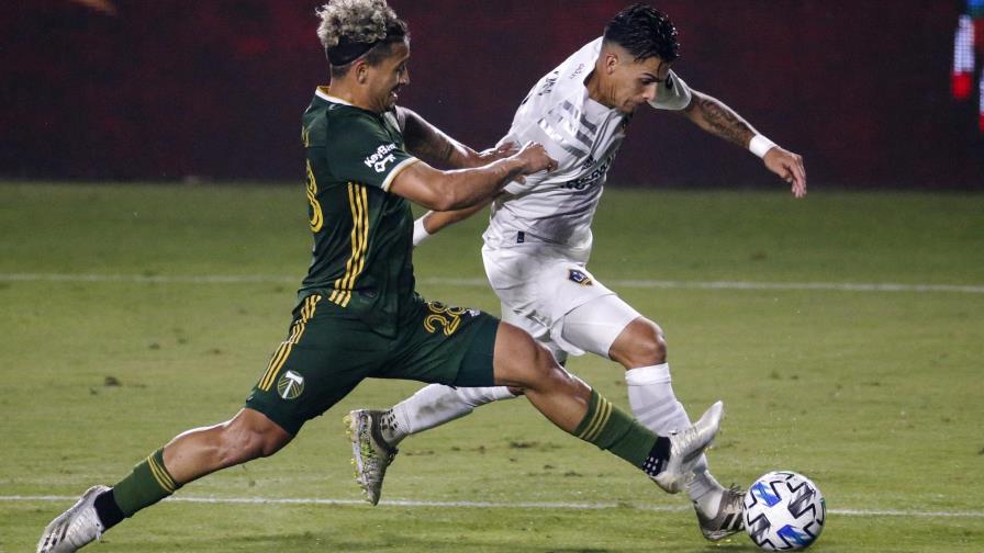 Boca: Pavón se opera los tobillos y su futuro es incierto Boca: Pavón se opera los tobillos y su futuro es incierto